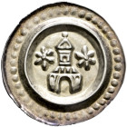 Ravensburg, königliche Münzstätte. 
Brakteat um 1265. Eintürmiges, kapellenartiges Torgebäude zwischen zwei Rosetten. Klein/Ulmer (CC) 214, Cahn -, K...