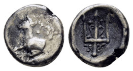 THRACE. Byzantion.(Circa 387/6-340 BC).Hemidrachm.

Obv : 'ΠΥ.
Forepart of heifer standing left on dolphin left; monogram below raised foreleg.

Rev :...