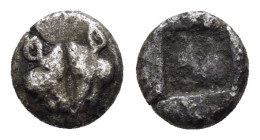 LESBOS.Uncertain.(Circa 500-450 BC).Obol.

Obv : Confronted boars' heads.

Rev : Quadripartite incuse square.
Klein 348.

Condition : Good very fine.
...