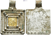 Antique pendant. (13.4 Gr. 50mm.) SOLD AS SEEN, NO RETURN!
Gold with a human figure within interlocking silver squares