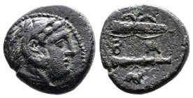 Kings of Macedon, Alexander III 'the Great', 336-323 BC. AE (18mm, 5,99 g.), uncertain mint in Macedon. Head of Herakles to right. Rev. wearing lion s...