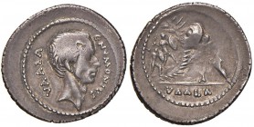 C. Numonius Vaala - Denario (41 a.C.) Testa di Numonius Vaala a d. - R/ Soldato romano attacca un vallum nemico - B. 2; Cr. 514/2 AG (g 4,20) RR Colpe...