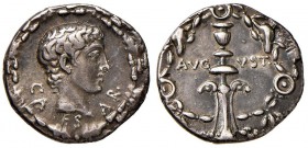 Augusto (27 a.C.-14 d.C.) Denario (zecca incerta, forse Roma) Testa di Gaio Cesare a d. - R/ Candelabro entro corona ornata da bucrani e patere - RIC ...