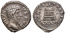 Lucio Vero (161-169) Denario - Testa a d. - R/ Pira funeraria - RIC 596b AG (g 3,14) RR 

BB+
