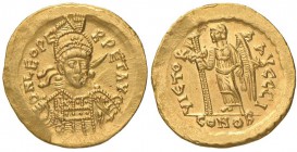 Leone (457-474) Solido (Costantinopoli) Busto elmato di fronte con lancia e scudo - R/ La Vittoria stante a s. - RIC 605 AU (g 4,44) Piccola screpolat...