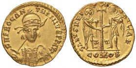 Antemio (467-472) Solido (Ravenna) Busto elmato con lancia e scudo di fronte - R/ Due imperatori stanti uno di fronte all’altro con lunga croce - RIC ...