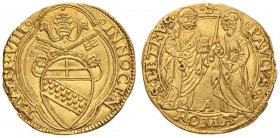 Innocenzo VIII (1484-1492) Ducato - Munt. 1 AU (g 3,48) RRR Varietà nella forma dello stemma incomparabilmente più rara rispetto alla solita quadrilob...
