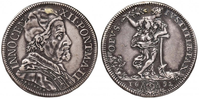 Innocenzo XII (1691-1700) Mezza piastra 1692 A. II - Munt. 35 AG (g 16,00)

BB