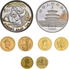 ALLE WELT, Sammlung von 4 Gold- und zahlreichen Silbermünzen. Dabei: China 50 Yuan 1988 Panda (5 oz Silber) mit Zertifikat in Schatulle, Grossbritanni...