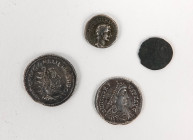 PERIODE ROMAINE
Ensemble de 4 monnaies dont un fausse silique à l’imitation d’un solidus pour Honorius

Expert : Florian Bourguet