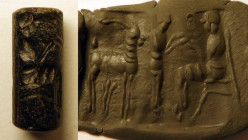 Perle cylindrique sigillaire représentant la présentation devant un roi et une gazelle 
Pierre noire 
Premiers millénaires avant JC 
Hauteur : 25 mm

...