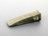 Hache à douille et anneau de préhension de grande taille
Bronze à patine verte
13 cm

Protohistoire française Age du Bronze final IIIb

Provenance : V...