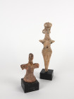 Deux statuettes aviformes en terre cuite blanche 
Age du Bronze, civilisation syro-hittite, vers 3500-3000 av JC 
Restaurations, usures et accidents. ...