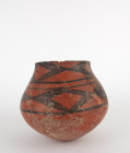 Intéressant pot à décor géométrique de filets et de croisillons en noir
Terre cuite rouge
13 cm

Iran III ème millénaire avant J.-C.

Iran, Région de ...