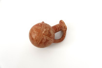 Cruche à panse globulaire à haut col et décors géométriques incisés dite red polish ware 
Chypre, Age du Bronze ancien (-2200 /-1600 av JC) 
Petits éc...