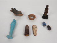 Divers éléments antiques et Haute Epoque, et saphir et gemme en cône de synthèse.
Usures. 

Provenance : ancienne vente Drouot Estimations et ancienne...