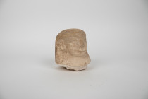 Bouchon vase canope d’Amset 
Calcaire 
Basse Epoque
Restaurations probables, en l’état 
Hauteur : 11 cm

Provenance : ancienne collection parisienne.
...