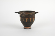 Skyphos à deux anses latérales dans le style de Gnathia à décor végétal
Terre cuite
Manques aux anses
Hauteur : 8.5 cm

Grande Grèce Apulie IV ème siè...
