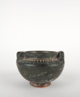 Lebes Gamikos en noir de frise de grecques
Terre cuite noire
9,5 cm

Grande Grèce IV ème siècle avant J.-C.

Provance : Vente Millon 17 Mai 2024 lot 5...
