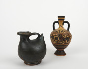 Guttus en céramique à engobe noire 
Grande Grèce, vers le IVe siècle av. JC 
Provenance : ancienne collection française, Art Valorem, Expert Antoine T...