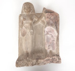 Stèle 
Couple en calcaire 
Manques visibles après acquisition
En l’état manques 
Hauteur : 50 cm environ

Provenance : Ancienne collection vente rue D...