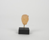 Tête trophée bijou probablement en quartz calcédoine ou quartzite 
Dans le style de l’époque romaine, dans l’esprit des productions orientales 
Hauteu...