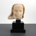Tête de vierge portant un voile ouvragé
Très beau socle réalisé par Kichino Inagaki dans la première moitié du XX ème siècle (cachet de l’artiste au d...