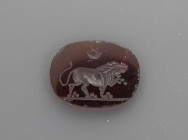 Intaille représentant un lion passant surmonté d’une étoile
Cornaline
1,6 cm

Travail moderne

Expert : Florian Bourguet