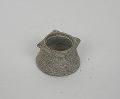 Pyxide serpentine ou autre Bactriane 
Premiers millénaires 
Largeur : 4,5 cm.

Expert : Hervé Naudy