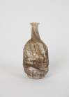 Rare bouteille au décor moulé d’une frise de canthare, amphore et oenochoé entre des colonnes
Pâte de verre
8 cm

Période romaine Ier siècle

Modèle s...