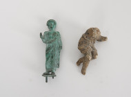 Ensemble de fragments de statuettes dont une représentant un aurige
Bronze
7,5 à 10 cm

Travail moderne, style antique