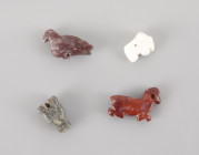 Ensemble de quatre amulettes de forme animale, tête de taureau, oiseau et divers
Pierre
2 à 3,5 cm

Proche Orient, probablement Uruk aux dynasties arc...