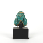 Fragment de céramique figurative Seldjoukide
Pâte siliceuse à glaçure turquoise
Iran, XII – XIIIe siècle, période Seldjoukide
Hauteur 6 cm

Expert : A...