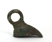 Élément aviforme d’époque Seldjoukide
Bronze ou fonte de laiton à patine verte
Iran, XII – XIIIe siècle, période Seldjoukide

Expert : Alexis Renard...