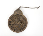 Astrolabe
Laiton
Iran, XXe siècle
Hauteur : 22,5 cm

Il comporte cinq disques et une araignée. Manque l’alidade.

Expert : Alexis Renard