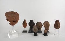 CULTURES EXTRA EUROPEENNES
Ensemble de têtes en terre cuite, et d’objets de provenance diverses, Afrique, Asie, Art Inouit, etc.
4 à18 cm

Expert : Fl...