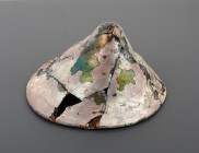Coupe en verre très épais présentant des irisations importantes
Verre
Accidents, manques et restaurations
Diamètre : 16 cm

Antiquité Tardive ou Pério...