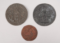Trois empreintes de sceaux médiévaux en métal
XIXe-XXe
Diam 7,6 cm, 7,5 cm et 5,4 cm
