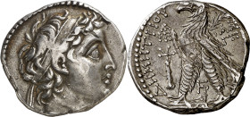 Imperio Seléucida. (130-129 a.C.). Demetrio II, Nicator (146-138/129-125 a.C.). Tiro. Tetradracma. (S. 7105 var) (CNG. IX, 1122). Anv.: Su busto diade...