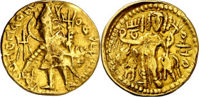 Imperio Kushan. Vasu Deva (198-230 d.C). Peshawar. Estátera de oro. (Mitchiner A. & C. W. 3395). Anv.: El rey en pie a izquierda, con un tridente y te...