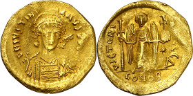 Justiniano I (527-565). Constantinopla. Sólido. (Ratto 442) (S. 137). Anv.: D. N. IVSTINIANVS PP. (AVG). Su busto galeado y acorazado de frente, con l...