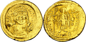 Justiniano I (527-565). Constantinopla. Sólido. (Ratto falta) (S. 140). Anv.: D. N. IVSTINIANVS PP. AVI. Su busto galeado y acorazado de frente, soste...