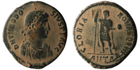 Theodosius I (AD 379-395). Antioch
AE Follis (22mm, 5,47g)

Artificial sandpatina
