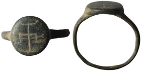 Byzantine bronze ring with cross ornament
(25mm, 4,93g)