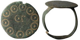 Byzantine bronze ring with eye motif
(21mm, 3,38g)