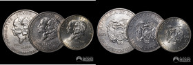 Bolivia. Lote de tres monedas de plata: 100, 250 y 500 Pesos Bolivianos. 1975. Conmemorativas: Sesquicentenario de la Independencia.