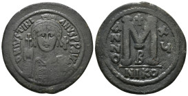 JUSTINIAN I (527-565). Follis.
Obv: D N IVSTINIANVS P P AVG.
Helmeted and cuirassed bust facing, holding globus cruciger and shield decorated with hor...