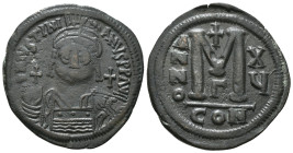 JUSTINIAN I (527-565). Follis.
Obv: D N IVSTINIANVS P P AVG.
Helmeted and cuirassed bust facing, holding globus cruciger and shield decorated with hor...