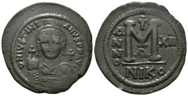 JUSTINIAN I (527-565). Follis.
Obv: D N IVSTINIANVS P P AVG.
Helmeted and cuirassed bust facing, holding globus cruciger and shield decorated with hor...