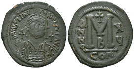 JUSTINIAN I (527-565). Follis.
Obv: D N IVSTINIANVS P P AVG.
Helmeted and cuirassed bust facing, holding globus cruciger and shield decorated with hor...